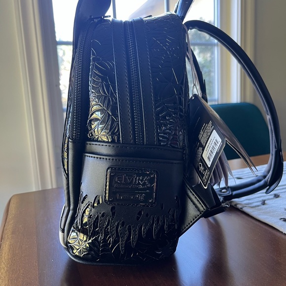 NWT! Loungefly “Elvira, Mistress of The Dark” Cosplay Light-up Mini Backpack - Picture 4 of 11